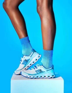 On Running Cloudvista - Frost/Mineral 13 On Running Cloudvista - Frost/Mineral -The Sports Edit 280922 TSE Urban Runner 0185 copy