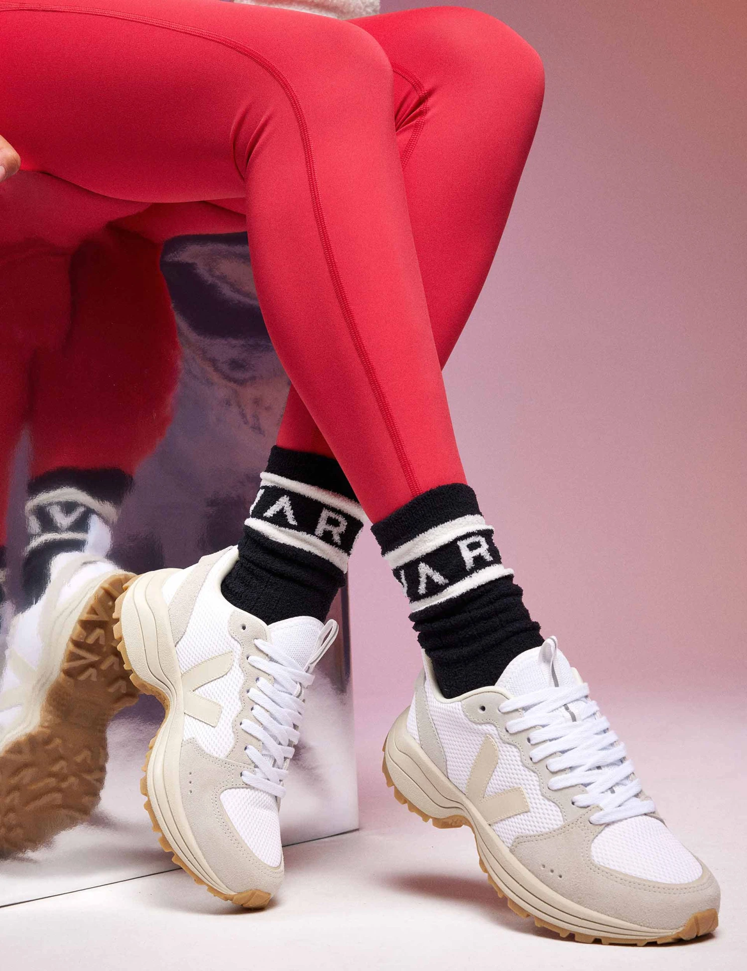 Veja Venturi Alveomesh - White Pierre Natural 3 Veja Venturi Alveomesh - White Pierre Natural - Image 2