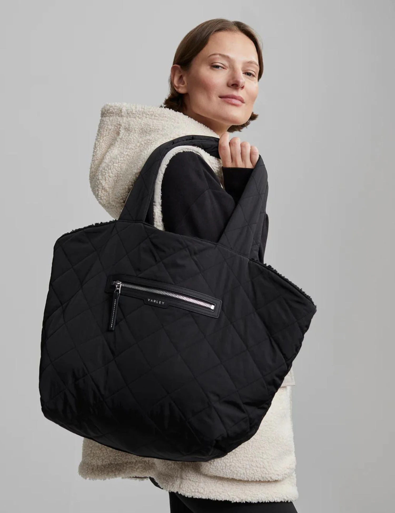 Varley Amos Reversible Quilt Tote-black 5 Varley Amos Reversible Quilt Tote-black - Image 3