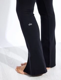 Airbrush 7/8 High Waisted Flutter Legging - Black -The Sports Edit Alo Yoga AIRBRUSH HIGH WAIST 7 8 FLUTTER LEGGING W51109R Black 0004