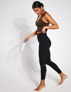 Alosoft High Waisted 7/8 Highlight Legging - Black 9 Alosoft High Waisted 7/8 Highlight Legging - Black -The Sports Edit Alo Yoga ALOSOFT HIGH WAIST 7 8 HIGHLIGHT LEGGING W51104R BLACK 0010