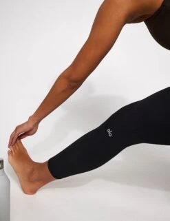 Alosoft High Waisted 7/8 Highlight Legging - Black 8 Alosoft High Waisted 7/8 Highlight Legging - Black -The Sports Edit Alo Yoga ALOSOFT HIGH WAIST 7 8 HIGHLIGHT LEGGING W51104R BLACK 0021