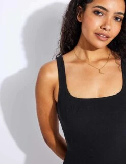 Ribbed Minimalist Tank - Black 11 Ribbed Minimalist Tank - Black -The Sports Edit Alo Yoga CF RIBBED MINIMALIST TANK W9291R Black 0019