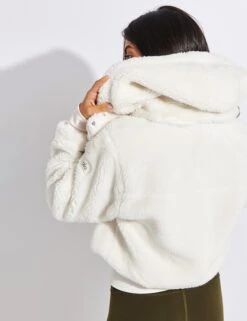 Foxy Sherpa Jacket - Ivory -The Sports Edit Alo Yoga FOXY SHERPA JACKET W4313R Ivory 0022