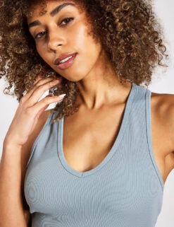 Goddess Ribbed Cropped Racerback Tank - Cosmic Grey 11 Goddess Ribbed Cropped Racerback Tank - Cosmic Grey -The Sports Edit Alo Yoga GODDESS RIBBED CROPPED RACERBACK TANK W9565R CG COSMIC GREY 0024