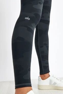 High Waisted Vapor Legging - Black Camo -The Sports Edit Alo Yoga HIGH WAIST VAPOR LEGGING W5635R Black Camouflage 0012