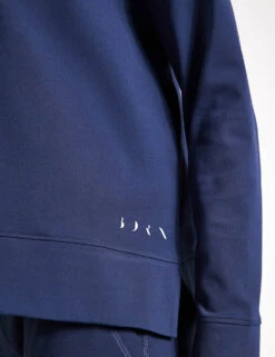 Born Daba Sweatshirt - Sailor Blue 9 Born Daba Sweatshirt - Sailor Blue -The Sports Edit BORN Daba Sweatshirt O21A CS91 SW O22 Sailor Blue 0005