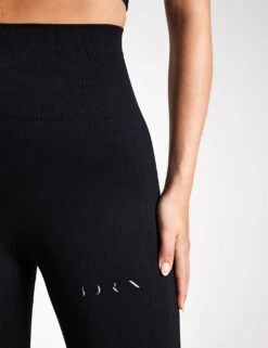 Born Nilay Seamless Legging - Black 9 Born Nilay Seamless Legging - Black -The Sports Edit BORN Legging Nilay I22SM80 L B Black 0005