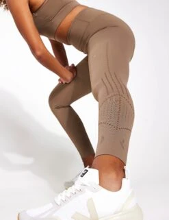 Born Saril Legging - Walnut 9 Born Saril Legging - Walnut -The Sports Edit BORN Saril Perf Legging O22CS41 L W Walnut 0004