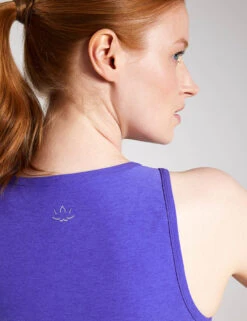 Beyond Yoga Spacedye Motivate Cropped Tank - Ultra Violet Heather -The Sports Edit Beyond Yoga spacedye motivate cropped tank ultra violet heather 0023