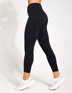 Sweaty Betty The 7/8 Power Leggings Set - Black 14 Sweaty Betty The 7/8 Power Leggings Set - Black -The Sports Edit Bundle 07 Sweaty Betty Power Medium Support Sports Bra Black Sweaty Betty Power Gym 7 8 Leggings Black 0017