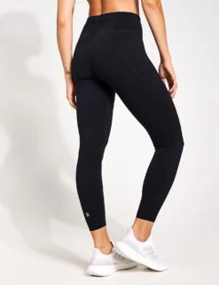 Sweaty Betty The 7/8 Power Leggings Set - Black 15 Sweaty Betty The 7/8 Power Leggings Set - Black -The Sports Edit Bundle 07 Sweaty Betty Power Medium Support Sports Bra Black Sweaty Betty Power Gym 7 8 Leggings Black 0028