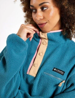 Columbia W Helvetia Cropped 1/2 S-Cloudburst, Can-Vista Blue, Spring Blue 8 Columbia W Helvetia Cropped 1/2 S-Cloudburst, Can-Vista Blue, Spring Blue -The Sports Edit Columbia Helvetia Cropped Half Snap 2014561336 Vista Blue Spring Blue 0004