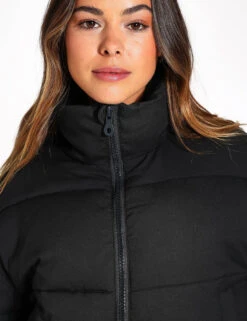 Cropped Puffer Jacket - Black -The Sports Edit Girlfriend Collective CROPPED PUFFER 2000 JB BLACK 0025