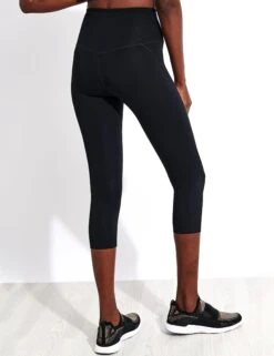 Compressive High Waisted Capri Legging - Black -The Sports Edit Girlfriend Collective GC COMPRESSIVE HIGH RISE LEGGING CAPRI 54806 4012 JB BLACK 0018
