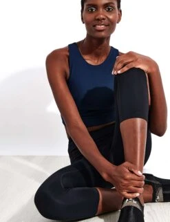 Compressive High Waisted Capri Legging - Black -The Sports Edit Girlfriend Collective GC COMPRESSIVE HIGH RISE LEGGING CAPRI 54806 4012 JB BLACK 0022