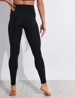 FLOAT High Waisted Legging - Black 8 FLOAT High Waisted Legging - Black -The Sports Edit Girlfriend Collective GC FLOAT SEAML HIGH RISE LEGGING LONG 4021 JB BLACK 0007