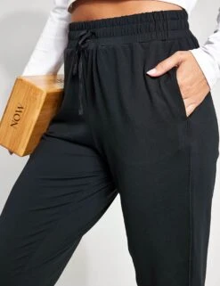 ReSet Jogger - Black -The Sports Edit Girlfriend Collective RESET SLIM STRAIGHT JOGGER 6016 JB BLACK 0021