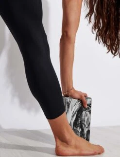 Compressive High Waisted 7/8 Legging - Black 9 Compressive High Waisted 7/8 Legging - Black -The Sports Edit Girlfriend Compressive Legging 7 8 Black 0026