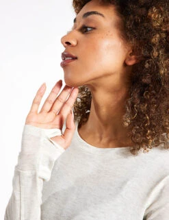 Merinotec Crew Neck Walking Top - Ivory -The Sports Edit Goodmove MERINOTEC ROUND NECK HIKE TOP 5939 IV IVORY 0019