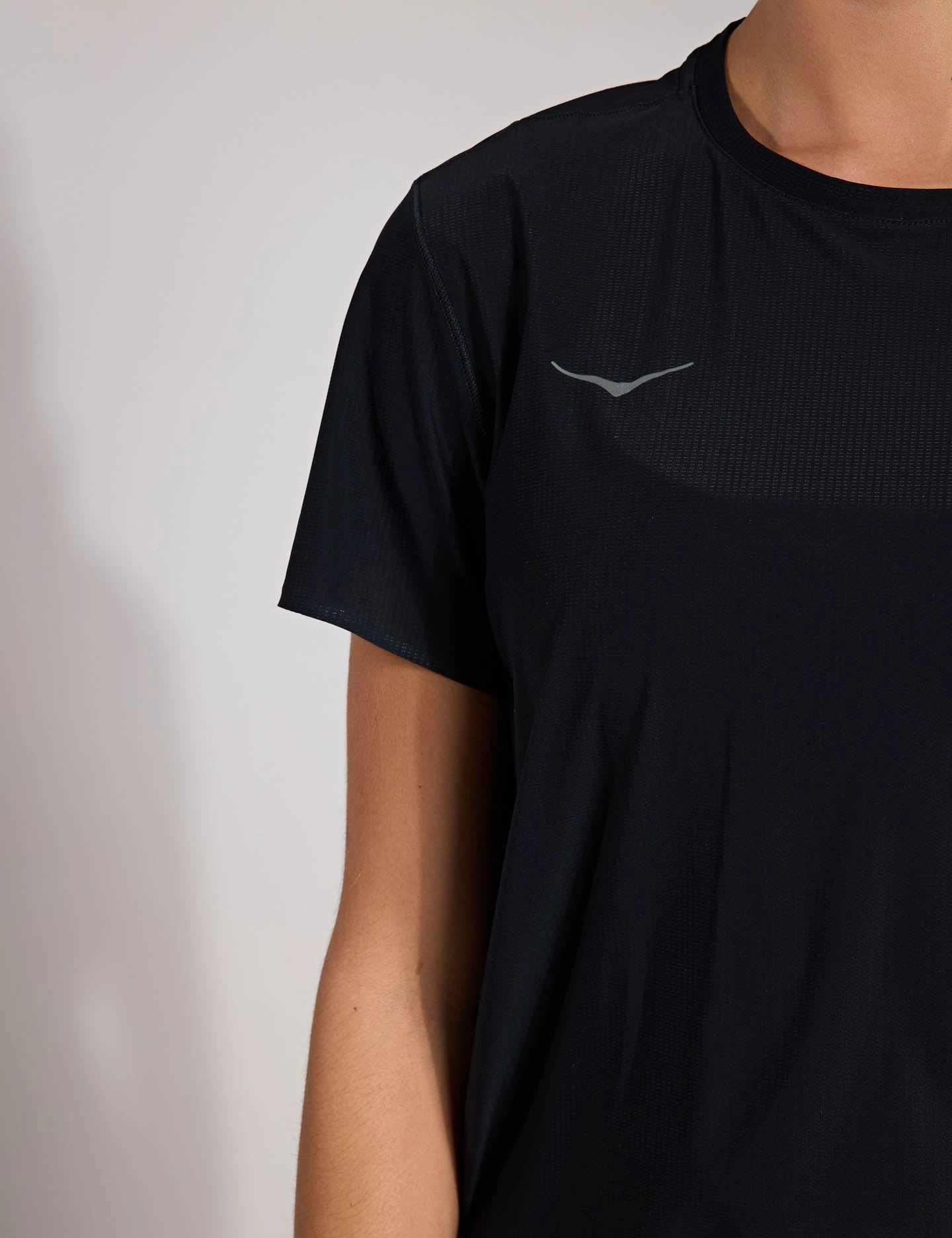 Hoka Airolite Run Top - Black 6 Hoka Airolite Run Top - Black - Image 4