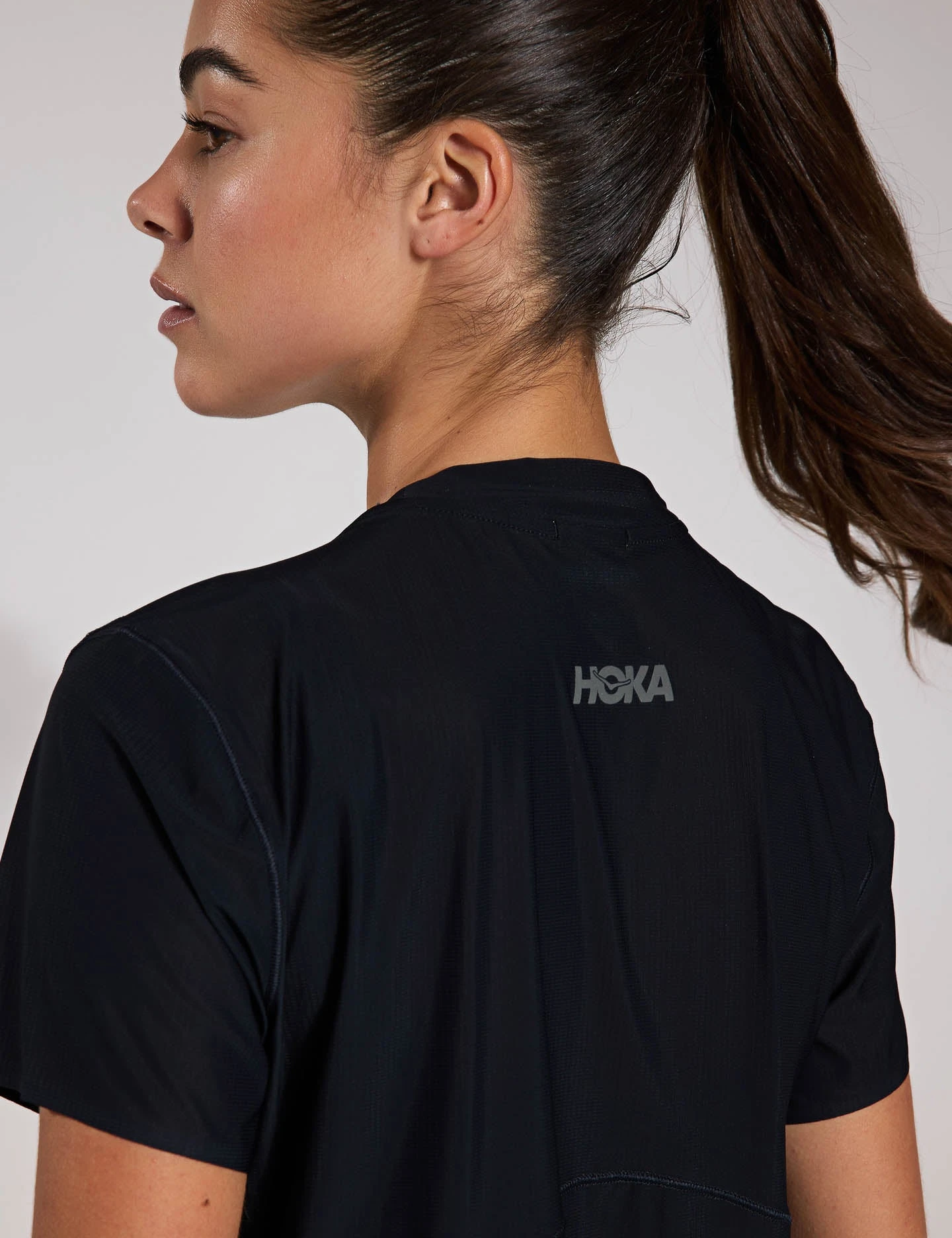 Hoka Airolite Run Top - Black 7 Hoka Airolite Run Top - Black - Image 5