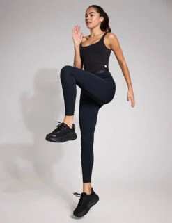 Hoka Novafly Run Tight 25'' - Black -The Sports Edit Hoka Novafly Run Tight 25 Black 0017