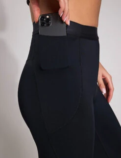 Hoka Novafly Run Tight 25'' - Black -The Sports Edit Hoka Novafly Run Tight 25 Black 0024