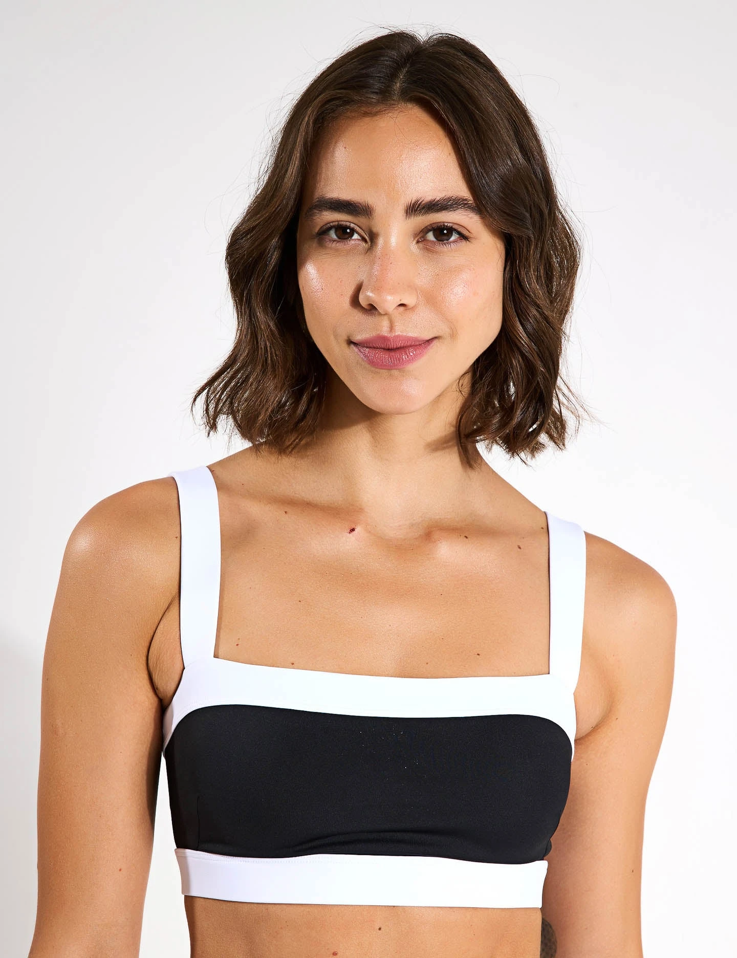 Sara Sports Bra - Black 3 Sara Sports Bra - Black