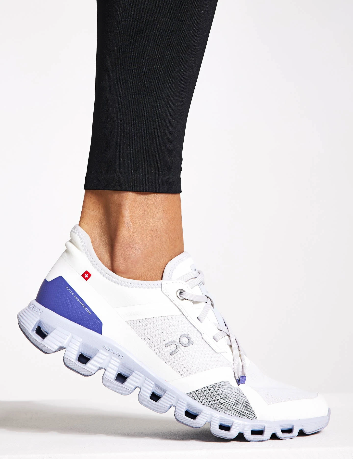 On Running Cloud X 3 AD - Undyed/Nimbus 4 On Running Cloud X 3 AD - Undyed/Nimbus - Image 2