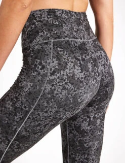 Puma Studio Foundations High Waisted 7/8 Tights - Black 11 Puma Studio Foundations High Waisted 7/8 Tights - Black -The Sports Edit PUMA STUDIO FOUNDATIONS HW 7 8 AOP TIGHT 52485001 Puma Black 0014