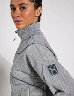 Under Armour Run 96 Jacket - White Quartz/Downpour Grey -The Sports Edit Under Armour Run 96 Jacket White Quartz Downpour Grey 1389567 114S 0024