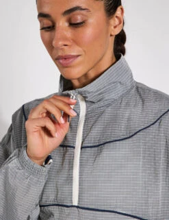 Under Armour Run 96 Jacket - White Quartz/Downpour Grey -The Sports Edit Under Armour Run 96 Jacket White Quartz Downpour Grey 1389567 114S 0027