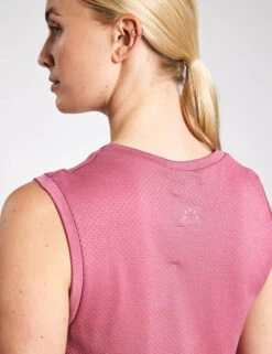 Varley Page Seamless Crop Tank - Rose Wine -The Sports Edit VARLEY page seamless crop tank VAR01333 rose wine 0013