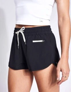 Vuori Clementine Short 2.0 - Black -The Sports Edit VUORI CLEMENTINE SHORT 2 0 VW3000 BLK BLACK 0005