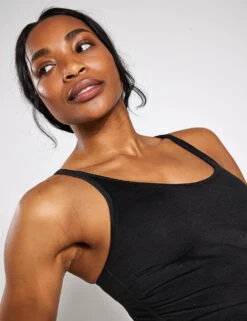 Vuori Halo Performance Crop - Black 10 Vuori Halo Performance Crop - Black -The Sports Edit VUORI HALO PERFORMANCE CROP VW1005 HBK BLACK HEATHER 0004