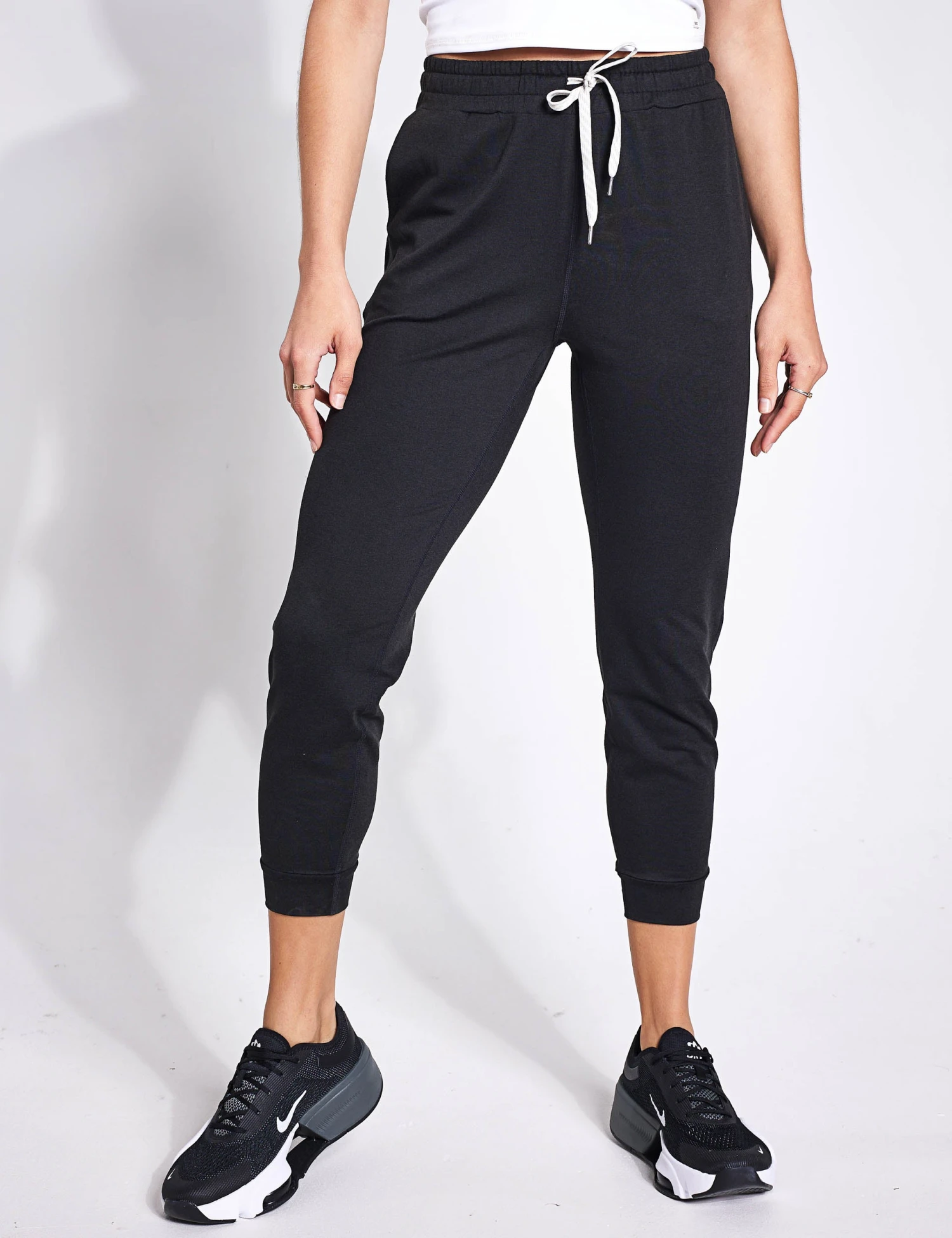 Vuori Performance Jogger - Black Heather 6 Vuori Performance Jogger - Black Heather - Image 4