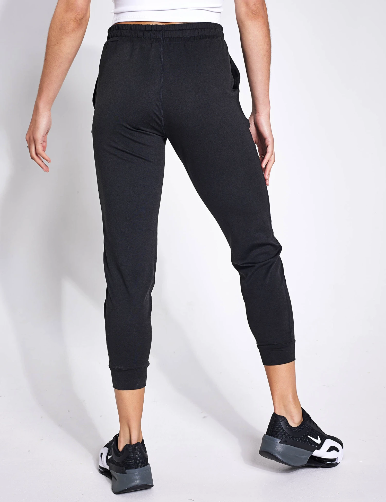 Vuori Performance Jogger - Black Heather 4 Vuori Performance Jogger - Black Heather - Image 2