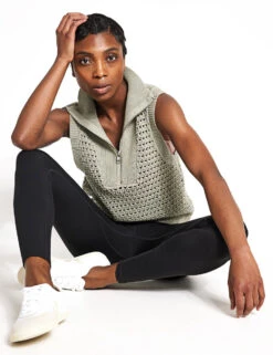 Varley Bains Half Zip Tank - Seagrass -The Sports Edit Varley Bains half zip tank VAR01989 GRE Seagrass 0012