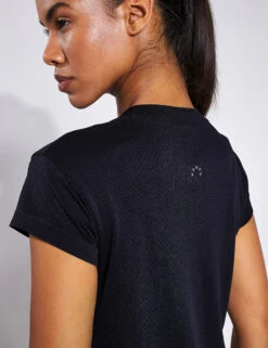 Varley Jade Seamless Tee - Black -The Sports Edit Varley JADE SEAMLESS TEE VAR01334 Black 0004
