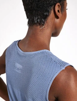 Varley Nova Seamless Crop Tank - Stone Blue 8 Varley Nova Seamless Crop Tank - Stone Blue -The Sports Edit Varley Nova seamless crop tank VAR01945 BLU Stone blue 0025