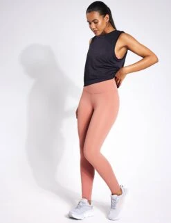 Varley Page Seamless Crop Tank - Black -The Sports Edit Varley PAGE SEAMLESS CROP TANK VAR01333 Black 0009