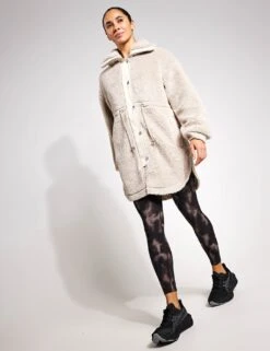 Varley Jamie Sherpa Jacket - Chateau Grey/Sandshell 8 Varley Jamie Sherpa Jacket - Chateau Grey/Sandshell -The Sports Edit Varley jamie sherpa jacket VAR01850 GRE chateau grey sandshell 0038