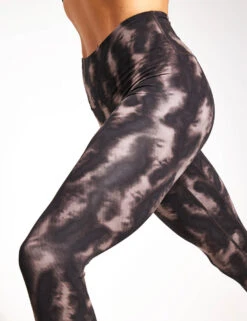 Varley Let's Move High Waisted Legging 25" - Plum Blurred Aztec -The Sports Edit Varley let s move high legging 25 VAR00815 AZT plum blurred aztec 00231