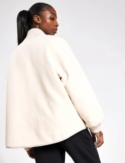 Varley Reno Reversible Quilt Jacket - Sandshell -The Sports Edit Varley reno reversible quilt jacket VAR01746 SAND sandshell 0012