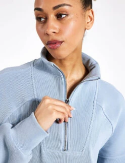 Varley Rhea Half-Zip Sweat - Ashley Blue -The Sports Edit Varley rhea half zip sweat VAR01711 BLU ashley blue 0024
