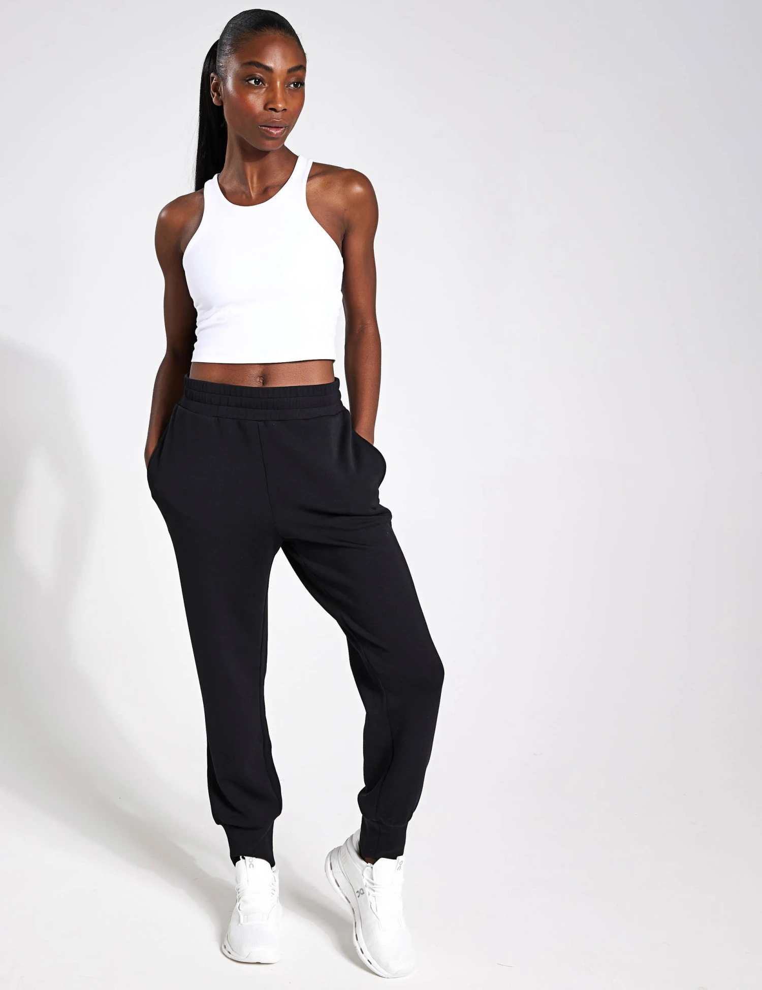 Varley The Slim Cuff Pant 27.5" - Black 5 Varley The Slim Cuff Pant 27.5" - Black - Image 3