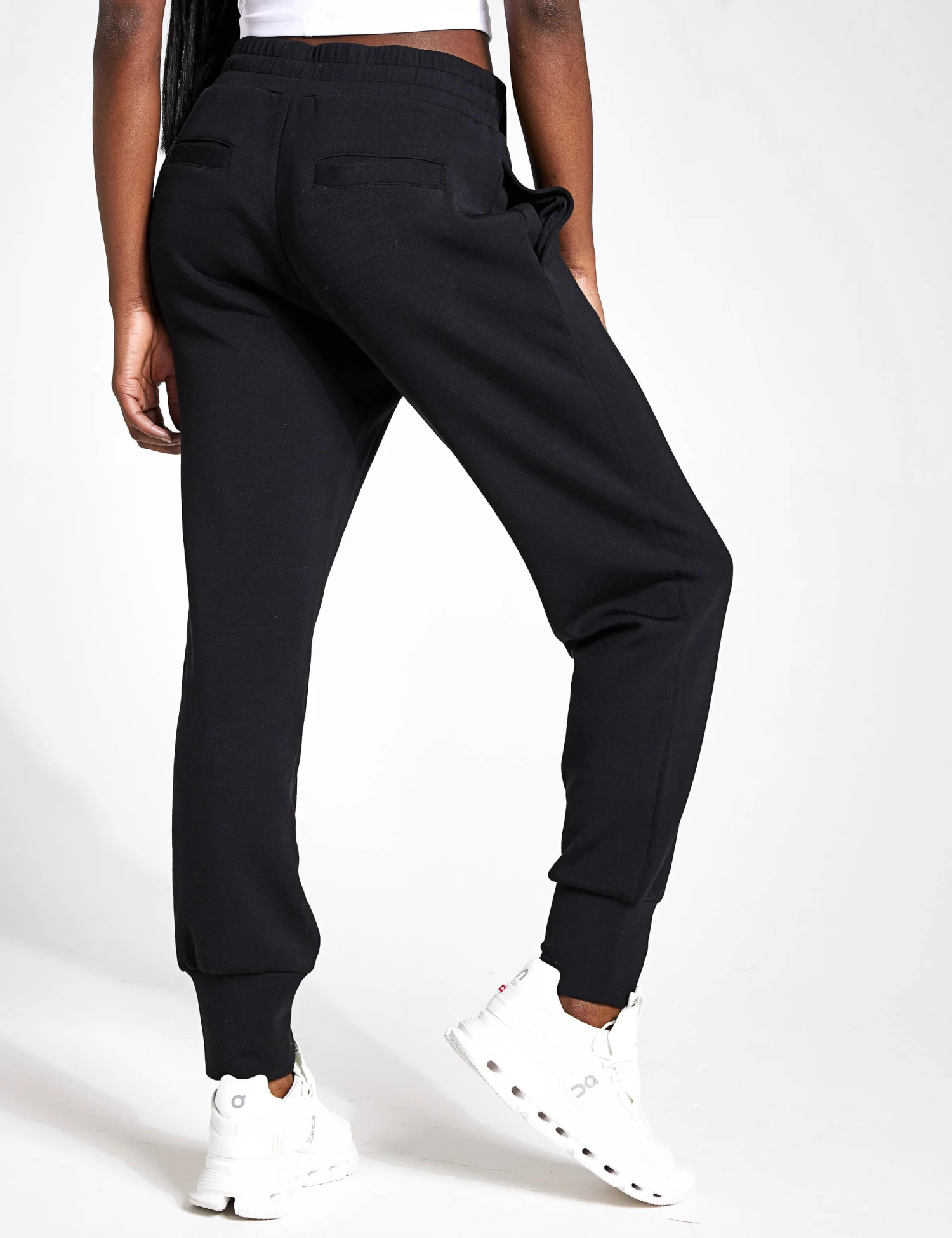 Varley The Slim Cuff Pant 27.5" - Black 4 Varley The Slim Cuff Pant 27.5" - Black - Image 2