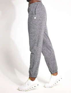 Vuori Boyfriend Jogger - Heather Grey