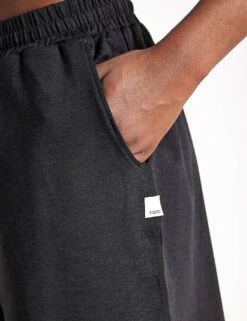 Vuori Boyfriend Short - Black Heather -The Sports Edit Vuori Boyfriend Short VW3007 HBK Black Heather 0023